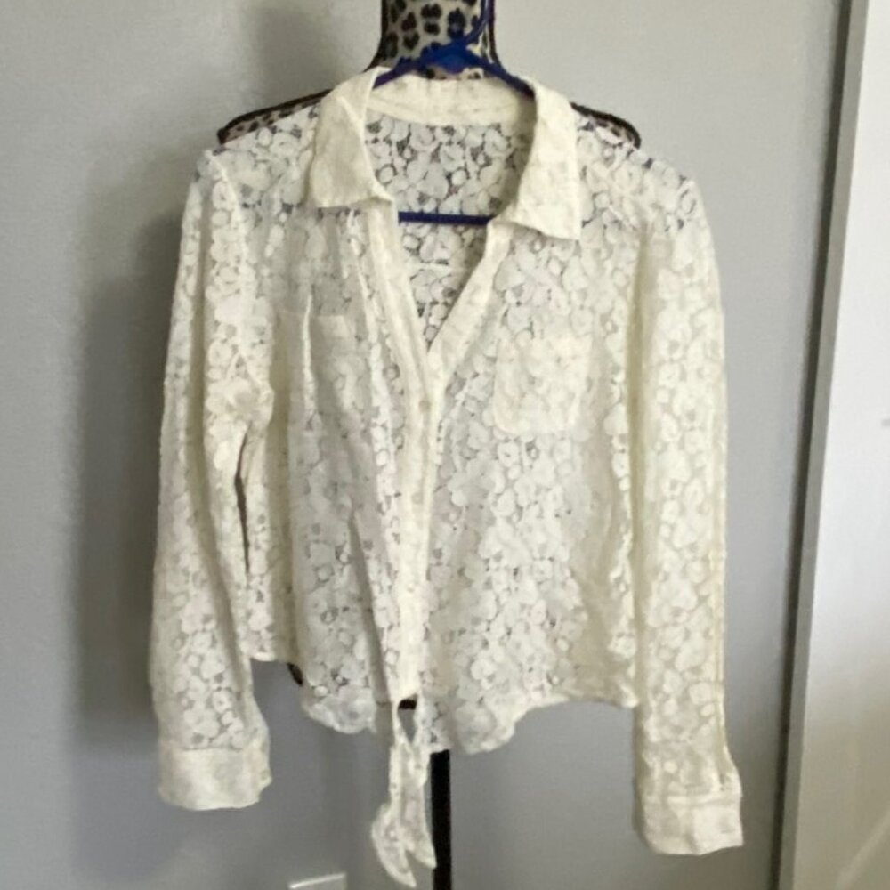 Cream Lace Button-Up Blouse – Fits Like Large